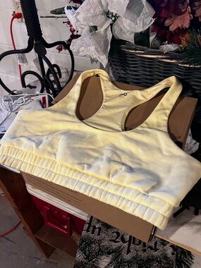 NWOT ALO Yoga Pale Yellow Racerback Bra—sweatshirt material and band, size L